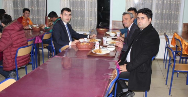 Çiftci, öğrencilerin sofrasına konuk oldu