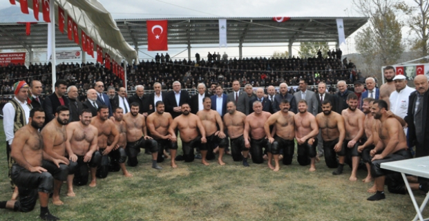 Kargı Güreşleri Kırkpınar’ı aratmadı