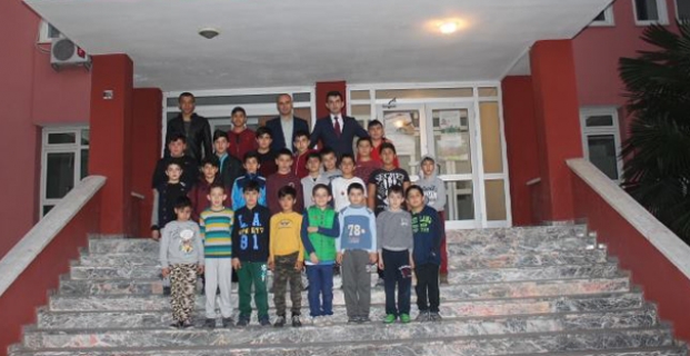 Minik pehlivanlardan Kaymakam Çiftci’ye ziyaret