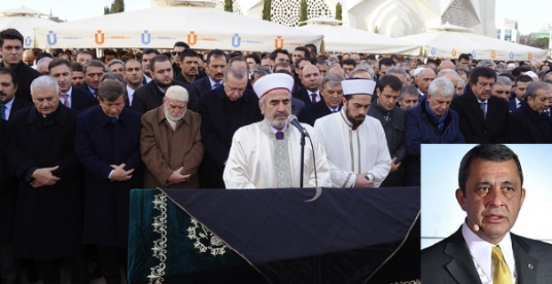 AK Parti camiası yasta