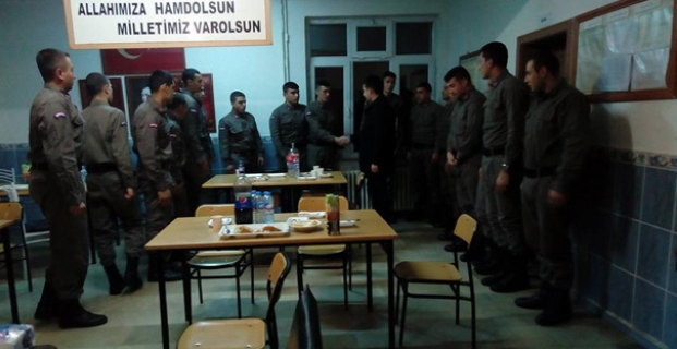 Kaymakamdan asker ve polise yılbaşı ziyareti