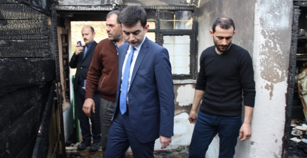 Kaymakam Çifci yanan evde incelemelerde bulundu