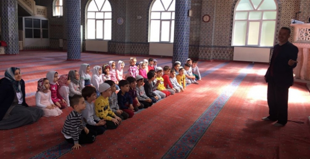 Miniklerden cami ziyareti