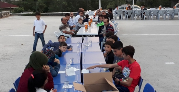 Öğrenci ve veliler iftarda bir araya geldi