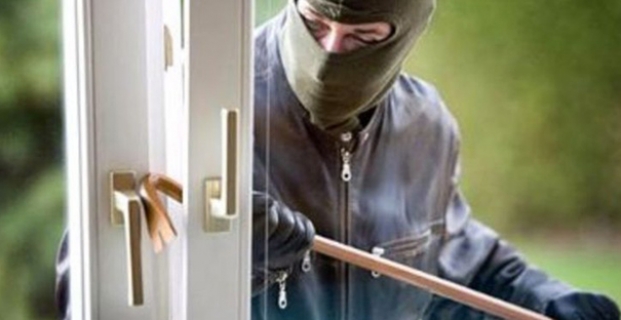 Hırsızlar evden 6 bin lira çaldı