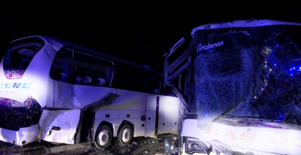 İki yolcu otobüsü çarpıştı: 13 yaralı