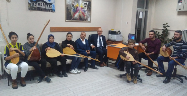 Halk Eğitim Merkezi’nde bağlama kursu açıldı