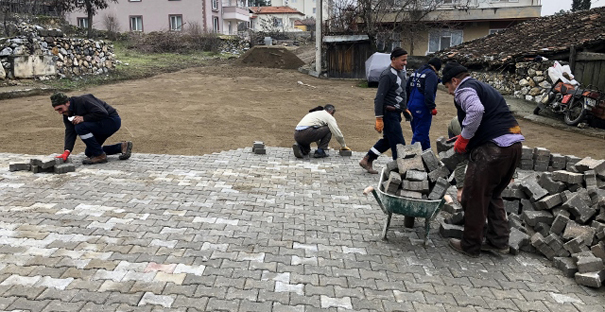 Kargı'da kilit parke taşı çalışmalarına devam