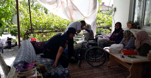 Jandarmadan engelli vatandaşa tekerlekli sandalye