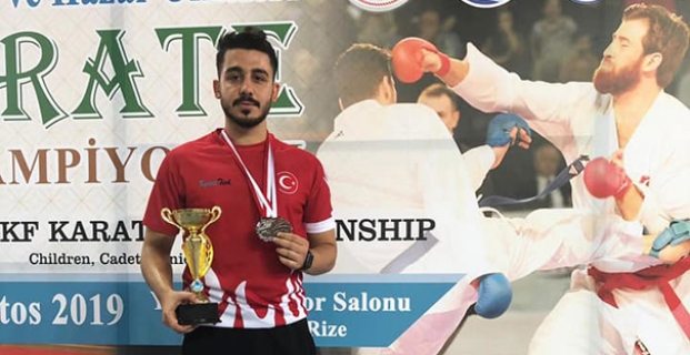 Altın madalya ile döndü