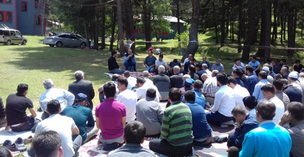 Din görevlileri piknikte bir araya geldi