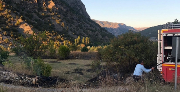 Tarladaki yangın paniğe neden oldu