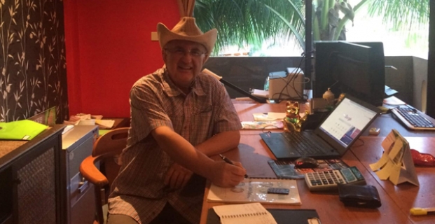 Bali'de otel satın aldı