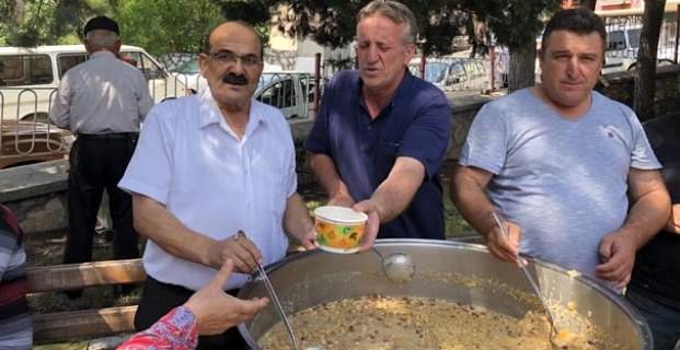 Başkan Şen, aşure dağıttı