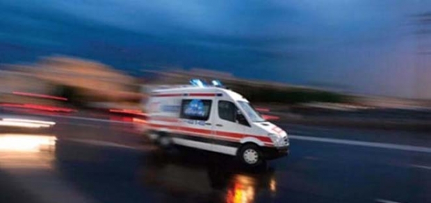 Otomobil yoldan çıktı