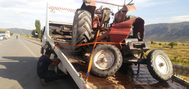 Traktör ikiye bölündü