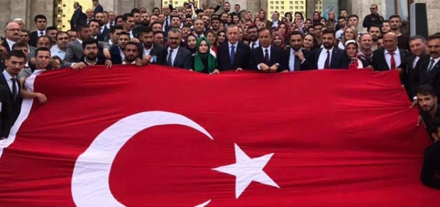 Erdoğan ile Mehmetçiğe selam durdular