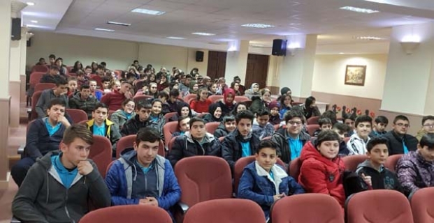 Öğrencilere terör konferansı
