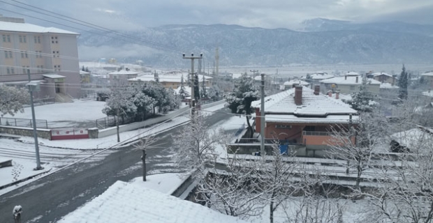 Kargı, karlı bir güne uyandı