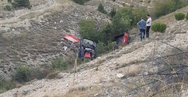 Traktör devrildi: 2 kişi hayatını kaybetti