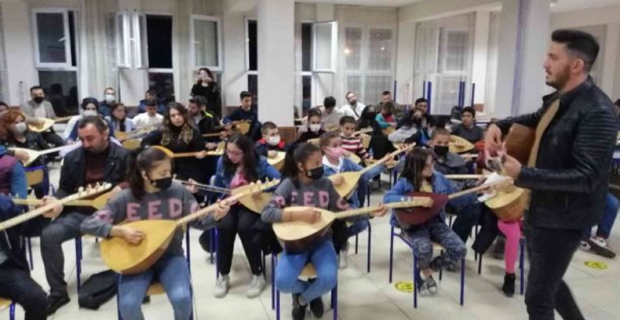 Halk Eğitim'in bağlama kursu başvuruları başladı