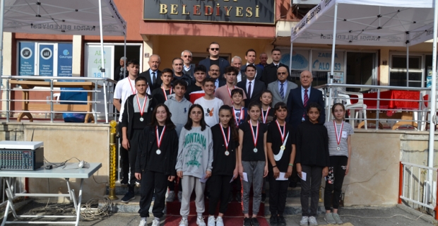 Panayır atletizm yarışı çekişmeli geçti