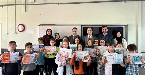 Milli Eğitim Müdürü Uluçay karne dağıtım törenine katıldı