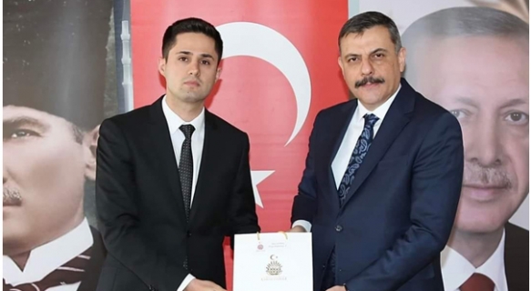 Vali Çiftçi’den Kaymakam Soydaş’a plaket