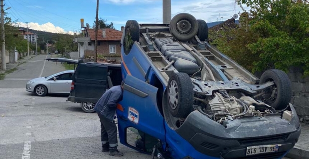 Kargo aracı takla attı: Yara almadan kurtuldular