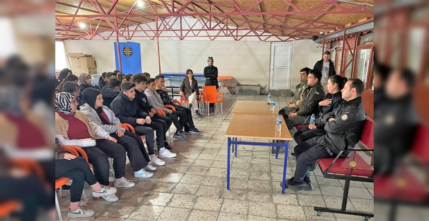 Geleceklerini şekillendirebilecek meslekler hakkında bilgi aldılar