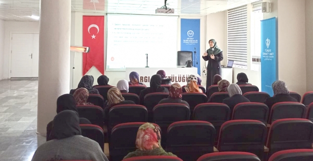 ‘Aile içi şiddetle mücadelede dini referanslar’ konulu seminer düzenlendi