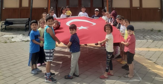 Kur’an Kursu öğrencileri 15 Temmuz şehitlerini andı