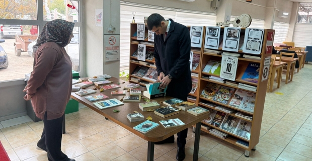 Kaymakam Akman’dan Şehit Suat Yaşar İlçe Halk Kütüphanesi’ne ziyaret