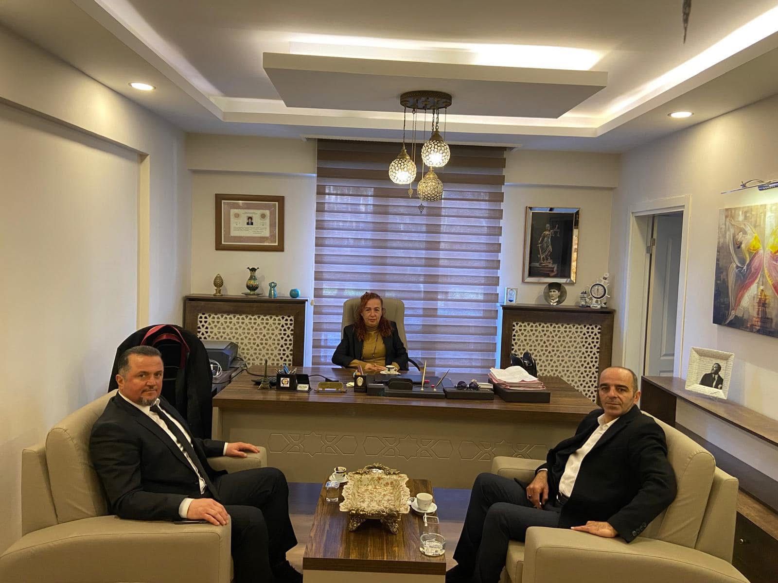 AK Parti İlçe Başkanı Av. Demiral’a hayırlı olsun dileklerini ilettiler
