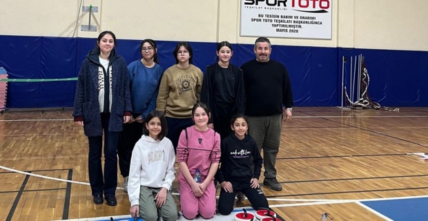 Cumhuriyetin öğrencileri Floor Curling Turnuvalarında fırtına gibi esiyor
