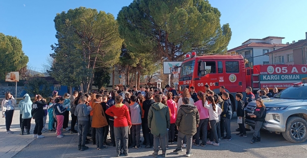 Kargı'da Atatürk İlköğretim Okulu öğrencilerine orman yangınları konulu eğitim verildi