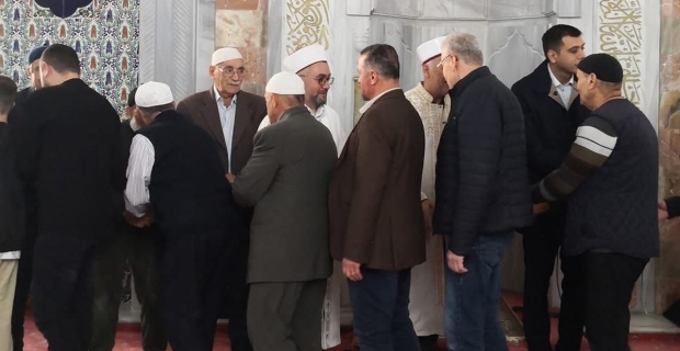 Kargı’da bayram namazının ardından ilk bayramlaşma yapıldı