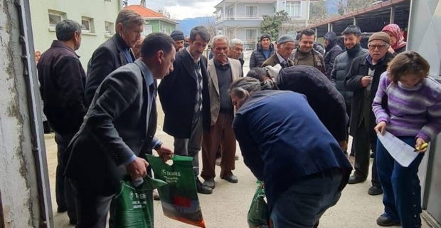 Kargı’da hak sahibi çiftçilere yonca tohumu dağıtıldı