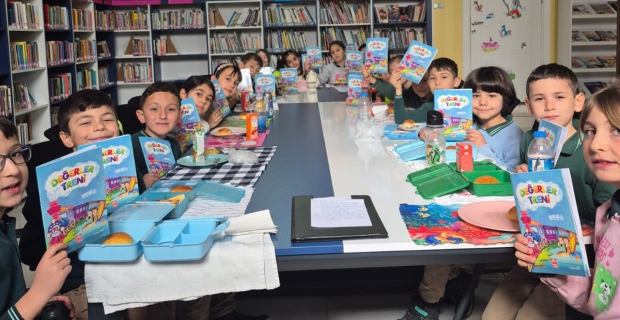 Kargılı minikler kütüphanede