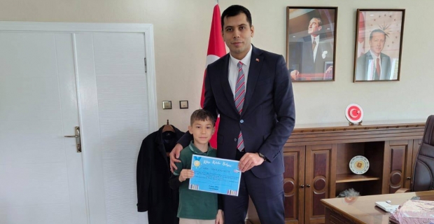 Kargı’da en çok kitap okuyan öğrencilere ödül