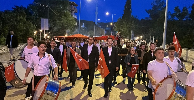 Kargıda 19 Mayıs Coşkusu: Bayrak Yürüyüşü ve Fener Alayı Düzenlendi
