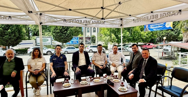 Kargı'da protokol üyeleri vatandaşlarla bayramlaştı
