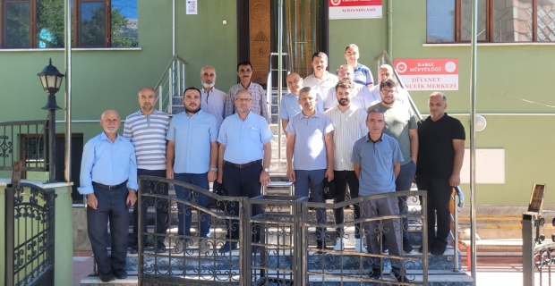 ‘Kur’an, bireysel ve toplumsal yaşamımızda yol göstericidir’