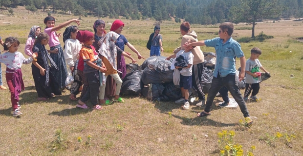 Aksu Yaylası’nda anlamlı buluşma: Öğrenciler çevre temizliği yaptı
