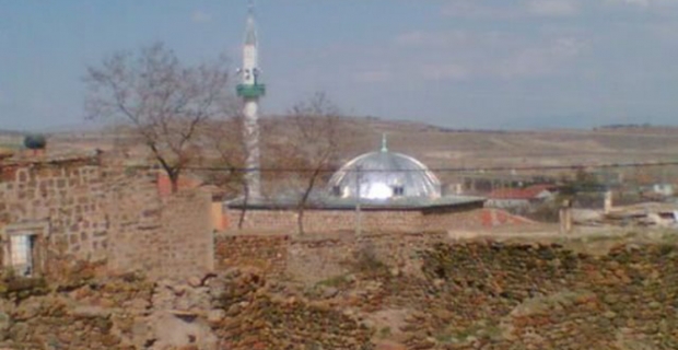 Deprem yıktı, köylüler yeniden inşa etti: Örencik Camii tarihiyle büyülüyor