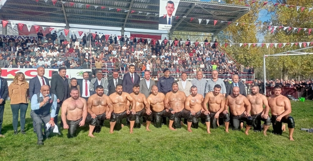 Kargı Panayırı Yağlı Güreşleri nefes kesti: Mustafa Taş, 2025 yılı Başpehlivanı oldu