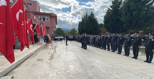 Kargı’da 29 Ekim coşkusu çelenk sunma töreniyle başladı