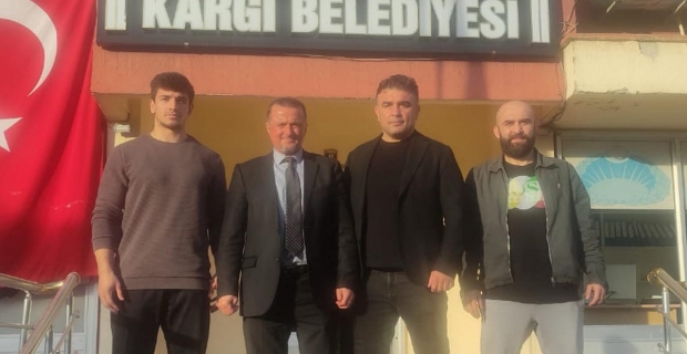 Şampiyon güreşçilerden Başkan Dereli’ye ziyaret