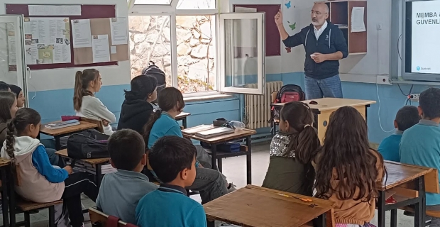 Statkraft Kamil Köyü Ortaokulu’nda öğrencilere egitim verdi