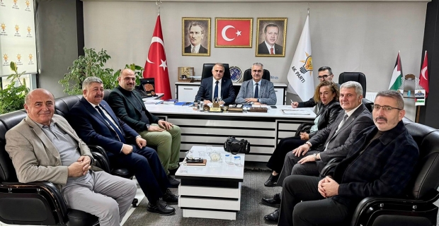 AK Parti'de İlçe Başkanları ile bir araya gelindi: Şehrin öncelikli gündemi masaya yatırıldı